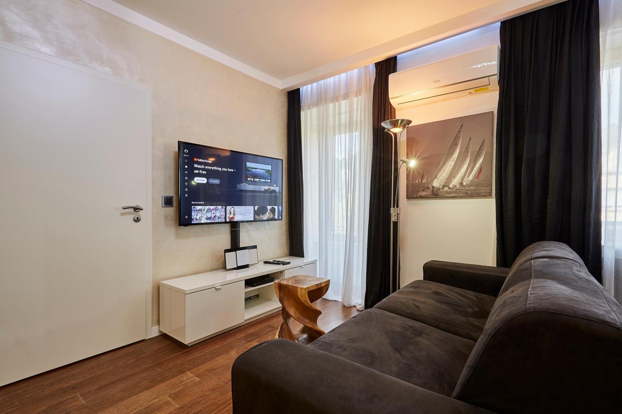 The Queen Luxury - Medici Luxemburg